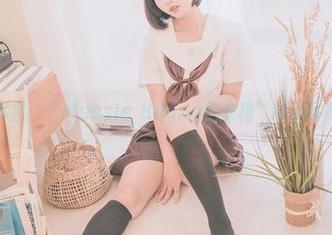 优雅风范尽显：“Messie Huang连衣裙”摄影写真套图大赏